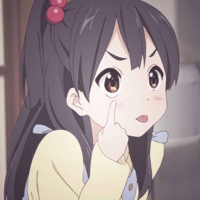 迟重瑞永远站在陈丽华身后半步
